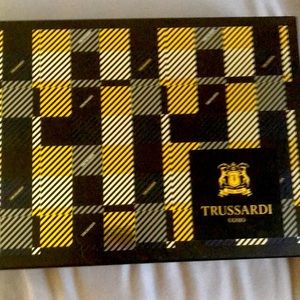 Mens cologne and deodorant spray missing the body wash